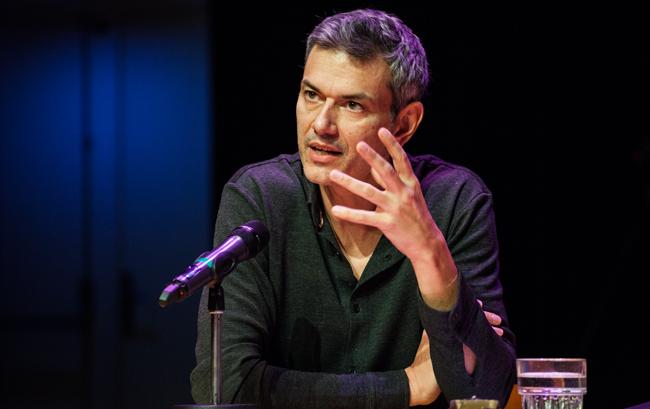 La performance dans la surveillance totale, André Lepecki 1